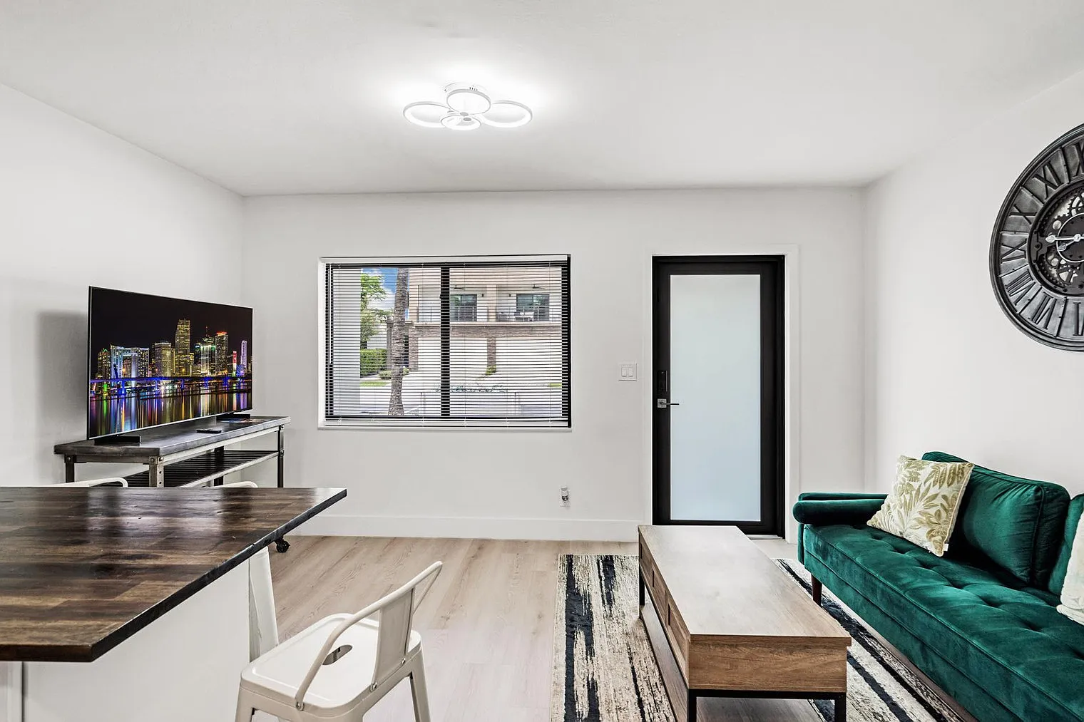 1 bed, 1.0 bath, $2,159 — Photo 3