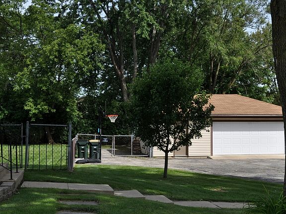 5th image of 639 Drom Ct