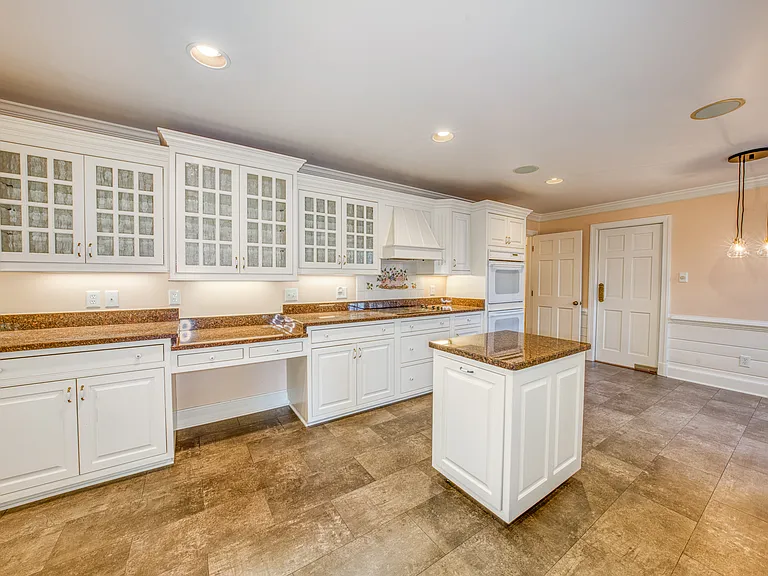 9720 Burnett Dr — Photo 20