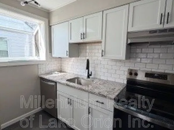 611 E Madison Ave, Pontiac, MI 48340