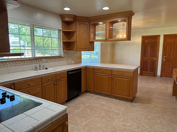 Kitchen to Eating Area