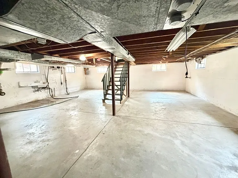 2414 Brighton Dr — Photo 32