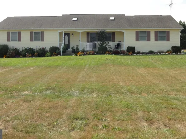 65 Leetown Rd, Summit Point, WV 25446