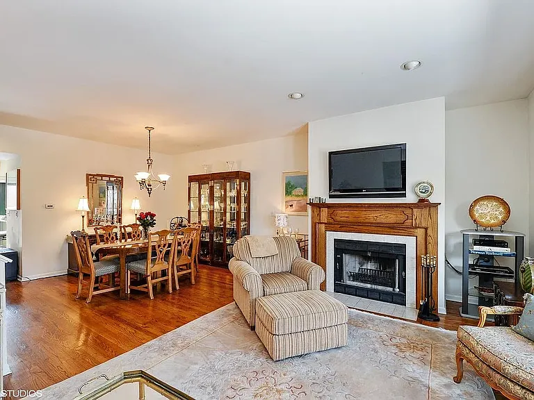 620 S Laflin St #C — Photo 4