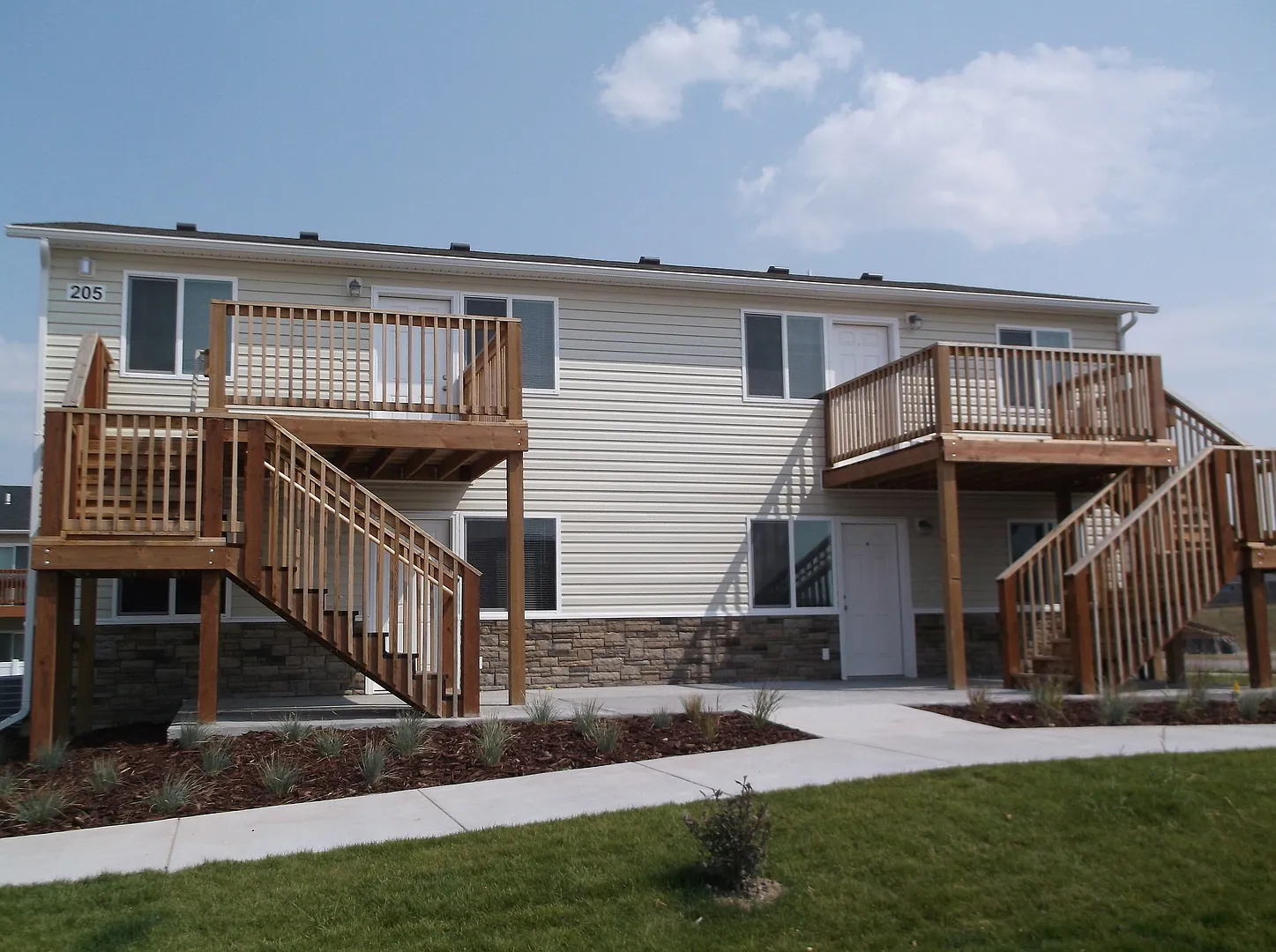 205 Hunters Way Apartments — Photo 2