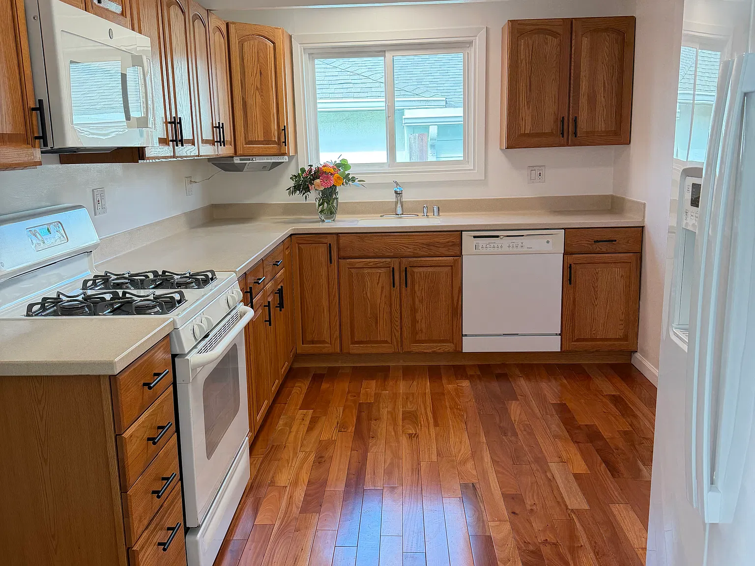 4 bed, 1210 sqft, $5,775 — Photo 4