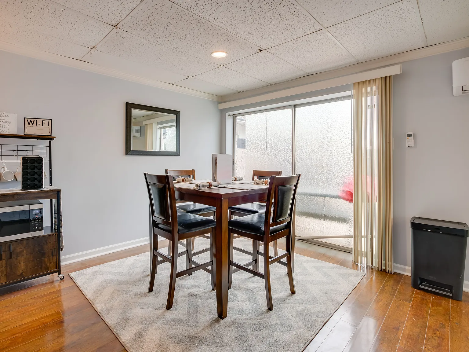 1 bed, 670 sqft, $1,950 — Photo 3