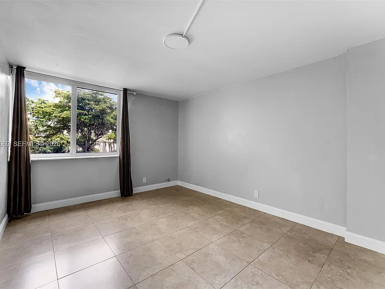 9001 SW 77th Ave #C202 — Photo 8
