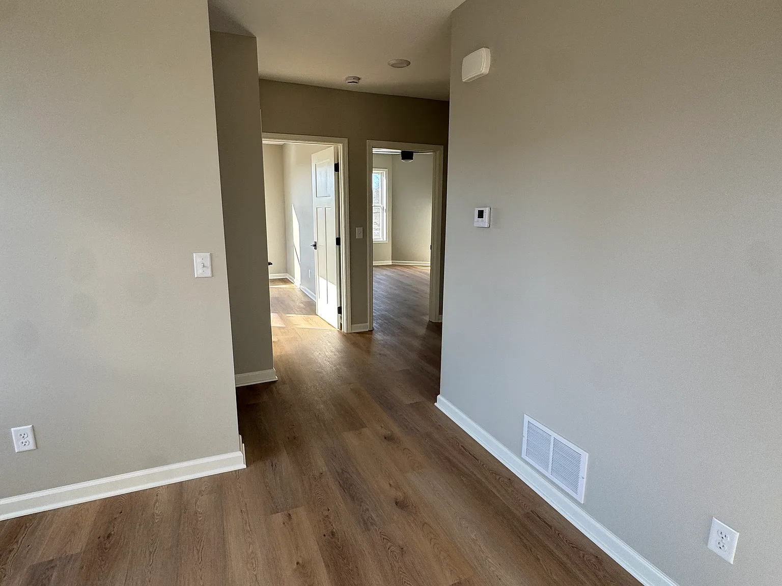 2 bed, 1000 sqft, $1,500 — Photo 2