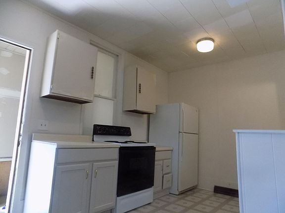 2nd image of 209 Paul Ave N #3