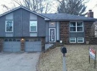 416 NE Stonewall Dr, Blue Springs, MO 64014