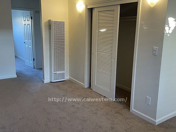 5th image of 4589 Hamilton Ave #17