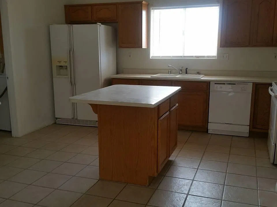 3 bed, 1668 sqft, $1,600 — Photo 2