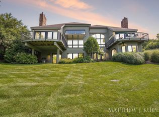 925 Cascade Hills East Dr SE, Grand Rapids, MI 49546