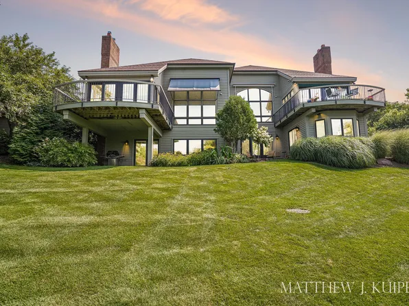 925 Cascade Hills East Dr SE, Grand Rapids, MI 49546