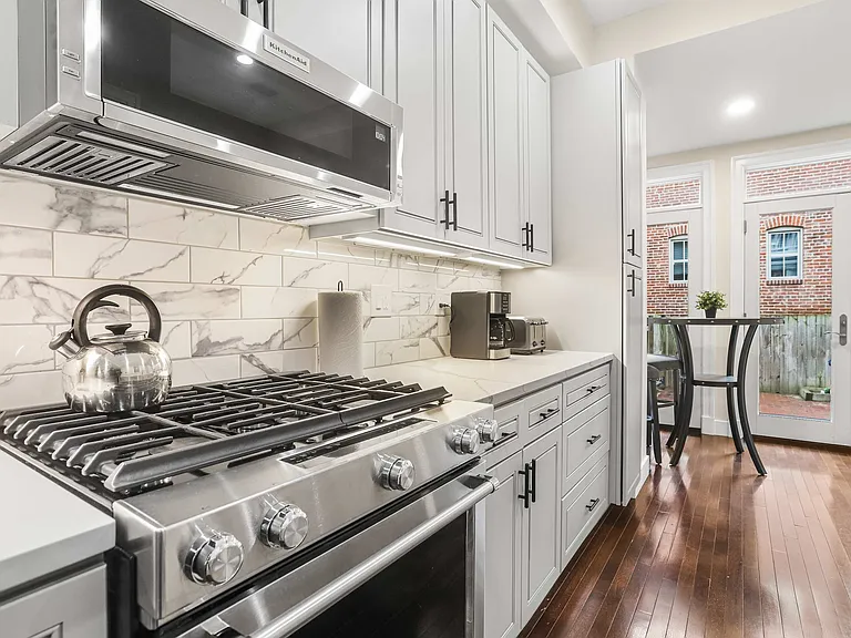 327 E Capitol St SE #2 — Photo 11