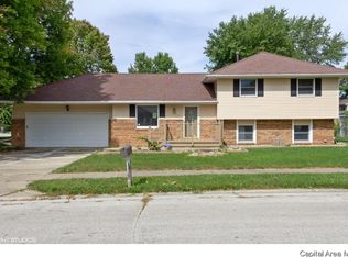 3210 E Chat Dr, Decatur, IL 62526