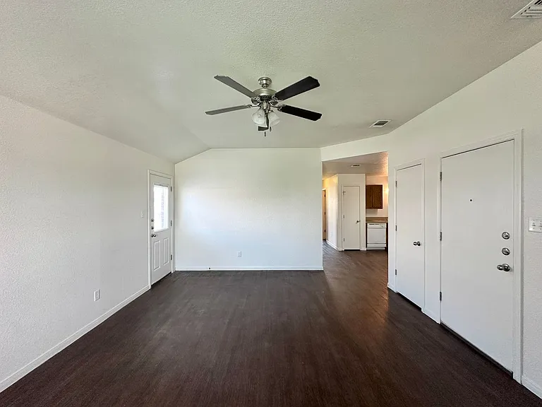 3811A John Chisholm Loop — Photo 4