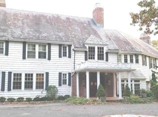 18 Heather Hill Rd, Glen Head, NY 11545