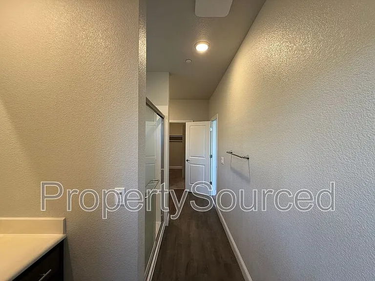 948 Posey St — Photo 34