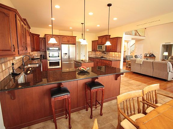4th image of 1118 Oak Lawn Dr N