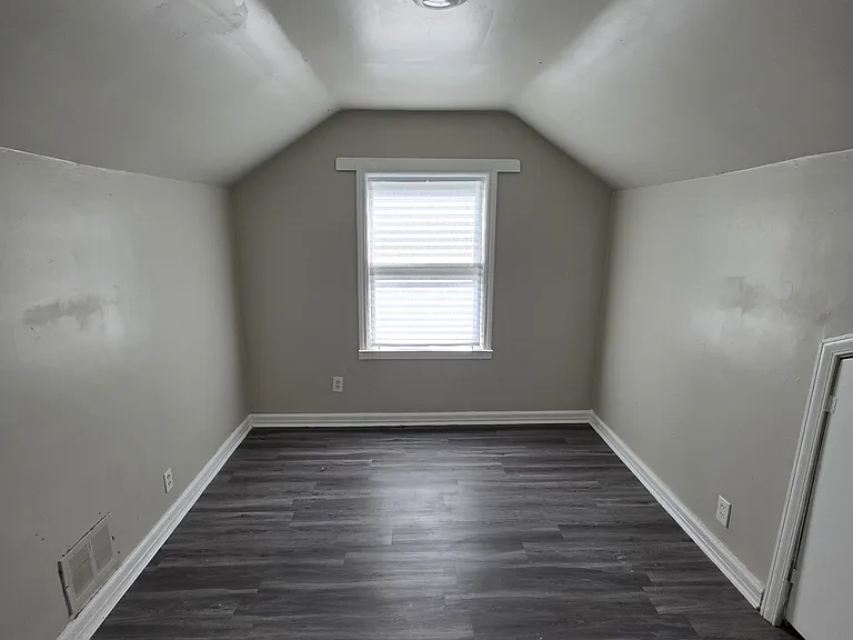 15448 Log Cabin St — Photo 3