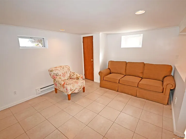 1047 N 7th St #WHOLE HOUSE — Photo 12