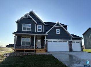 909 S Country Club Ave, Brandon, SD 57005