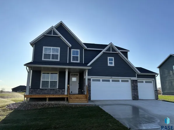 909 S Country Club Ave, Brandon, SD 57005