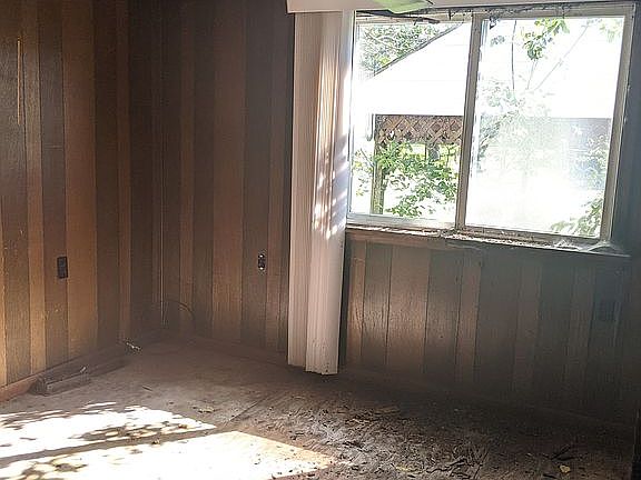 5th image of 109 2nd St