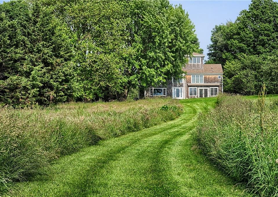 1st image of 887 Seapowet Ave