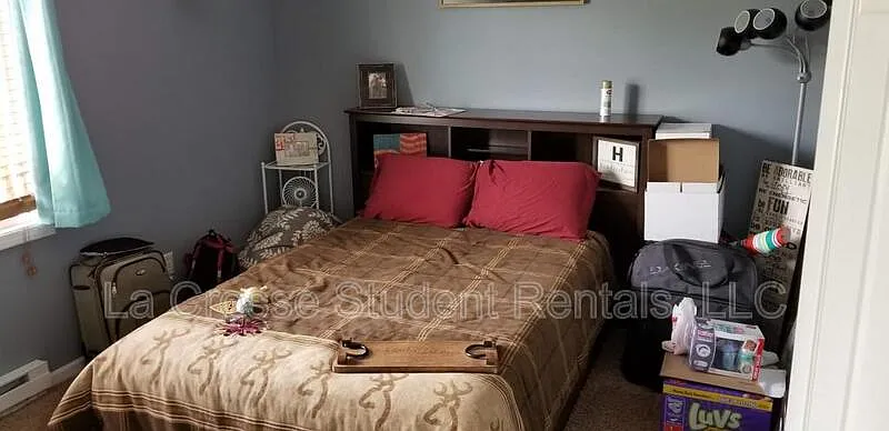 2 bed, 1.0 bath, 952 sqft, $1,050 — Photo 4