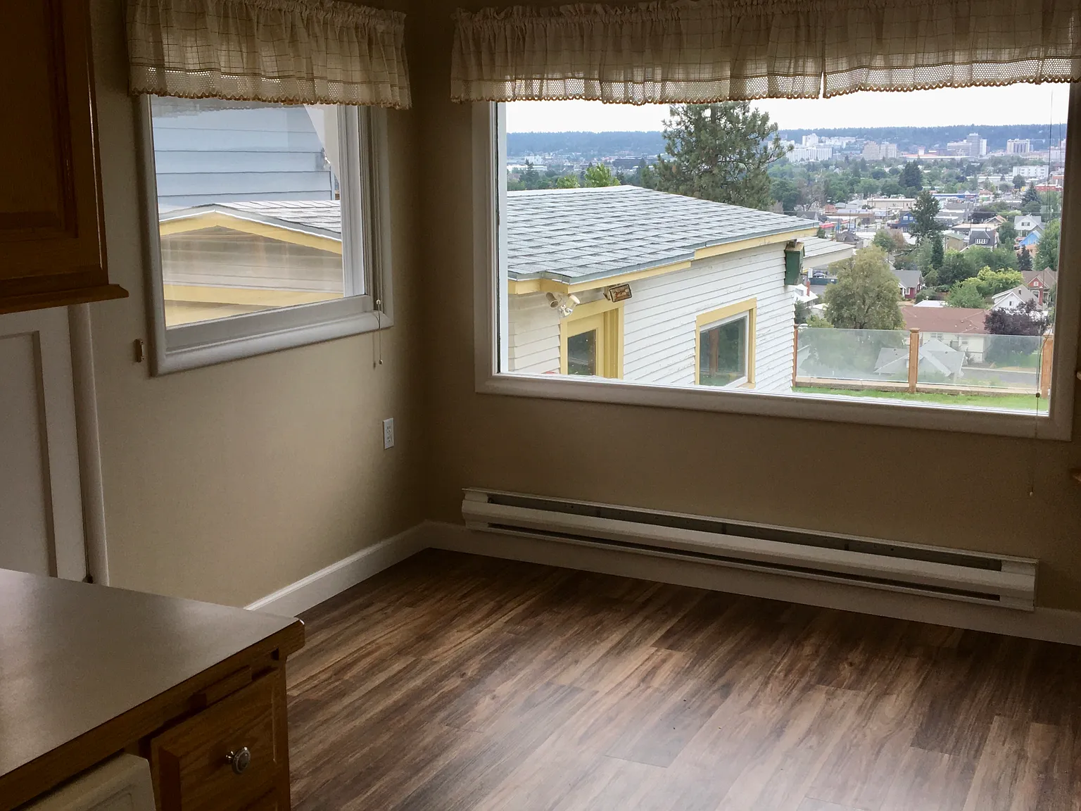 3 bed, 1900 sqft, $2,400 — Photo 3