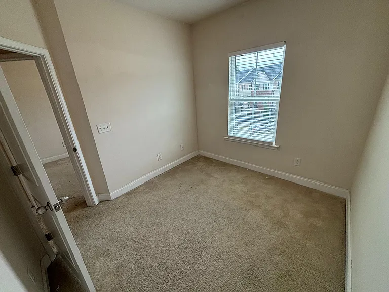 721 Suffield Way — Photo 32