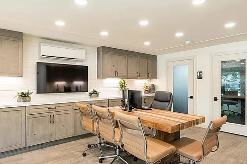 310 Dickinson Photo 1