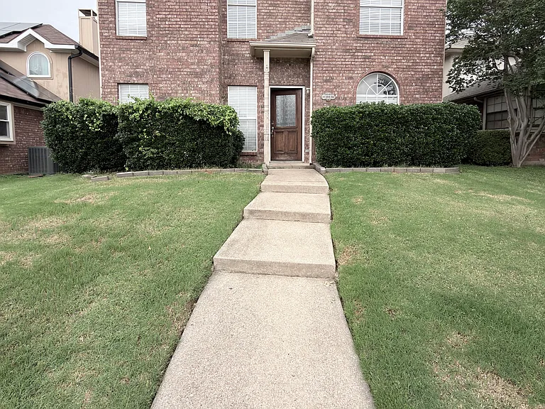 806 Burr Oak Dr — Photo 2