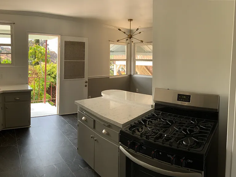5853 Adelaide Ave #5855 — Photo 6