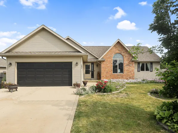 404 Allison Dr, Tolono, IL 61880