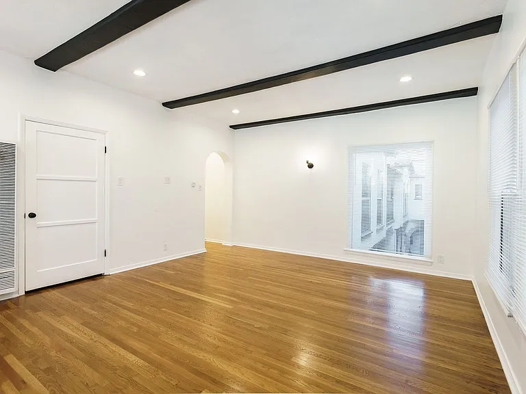 147 North Hamilton Drive — Photo 7