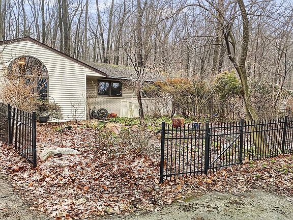 3rd image of 230 Jug Hollow Rd