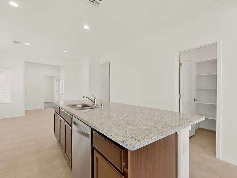 308 Prism Ave SW — Photo 8