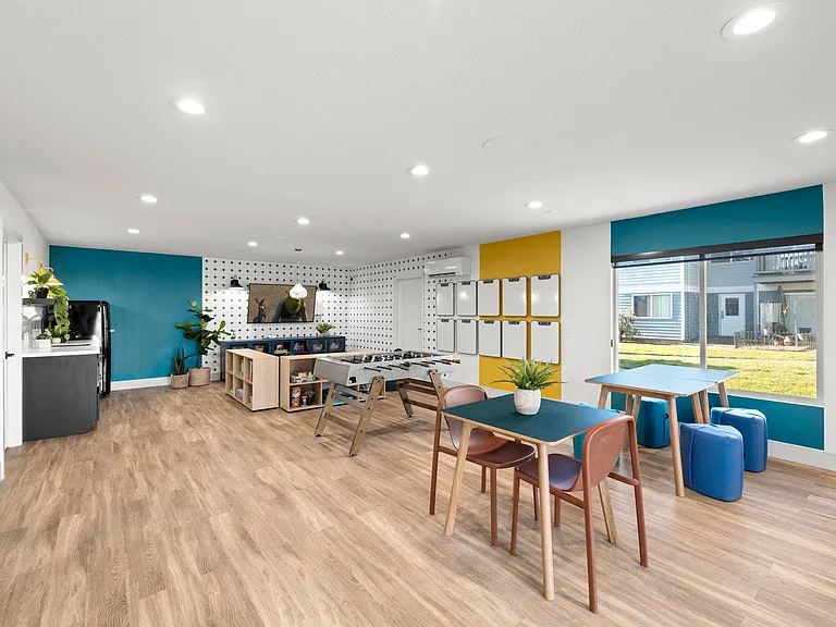 Lake Crest Apartments — Photo 16