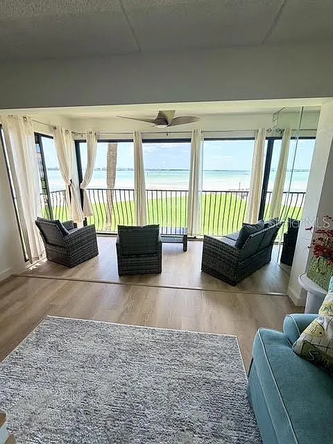 2 bed, 2.0 bath, 1074 sqft, $3,800 — Photo 2