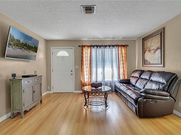 5th image of 532 El Dorado Way