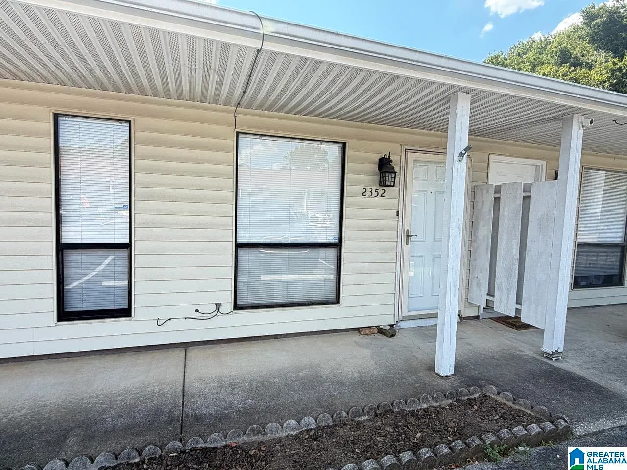 2 bed, 1.0 bath, $875 — Photo 2