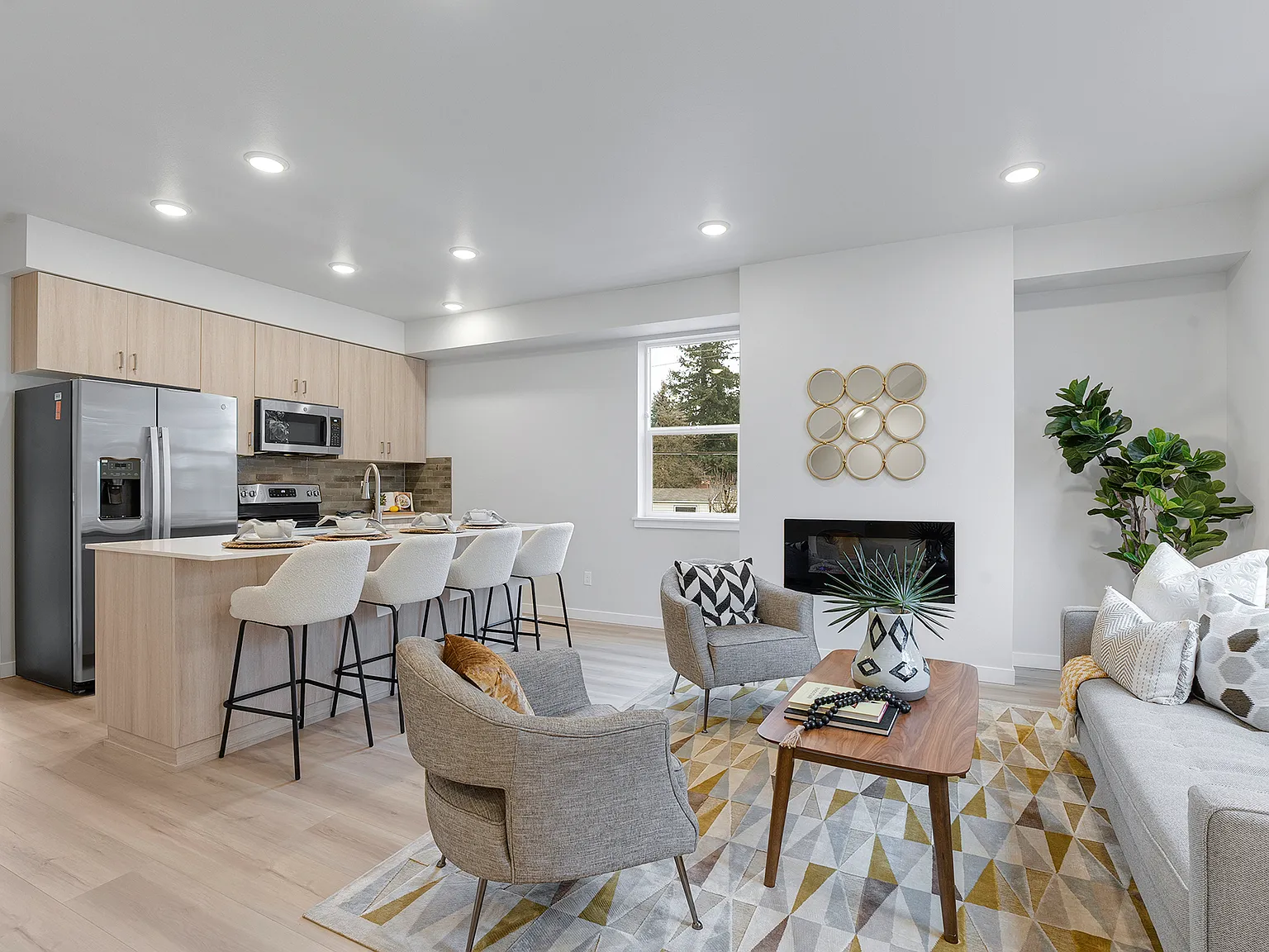 3 bed, 1431 sqft, $2,425 — Photo 3
