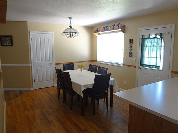 Kitchen Dining Area