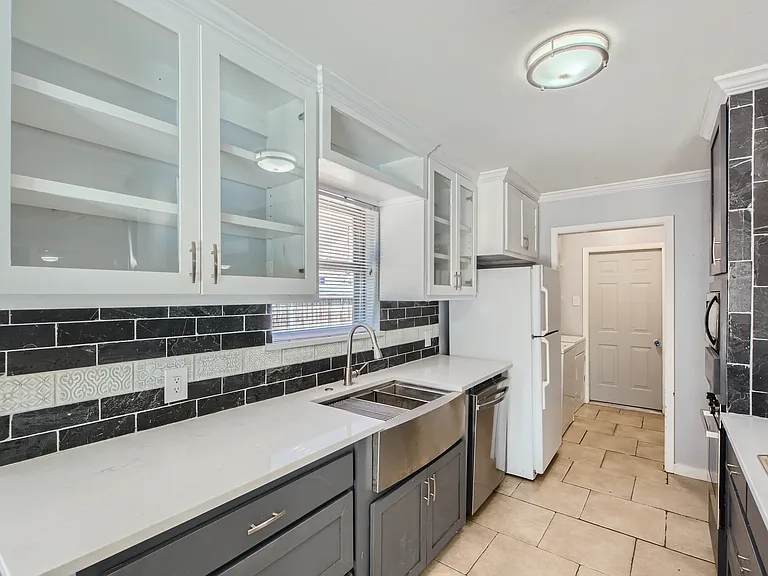 1308 Ashbury Dr — Photo 12