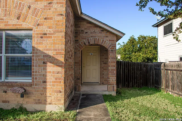 4 bed, 2.0 bath, 1688 sqft, $1,700 — Photo 3