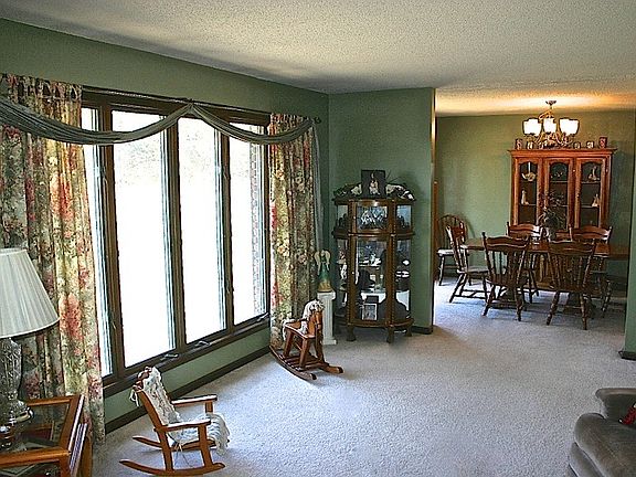 3rd image of 2805 S Country Club Dr